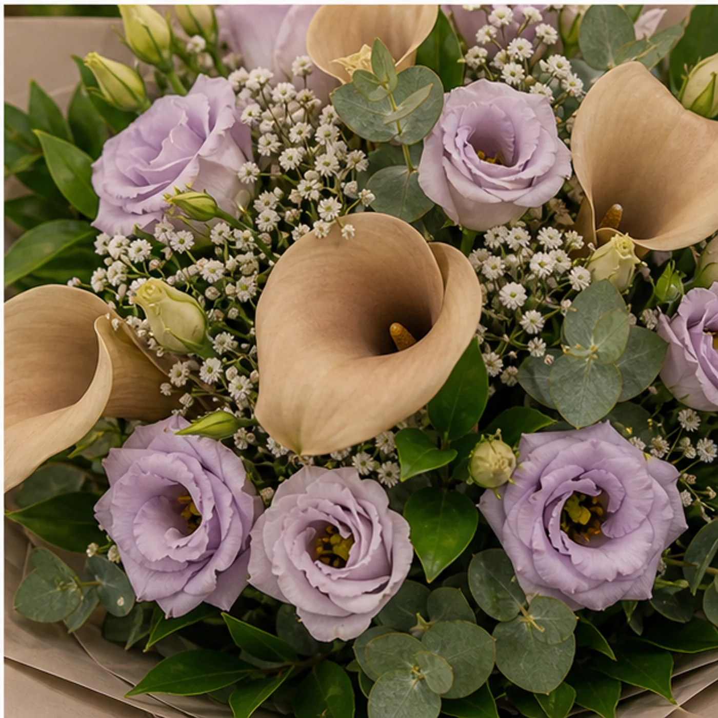 Buchete Cale cappuccino cu lisianthus mov pal - poza 4
