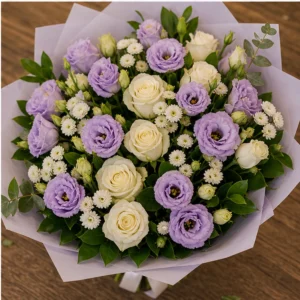 Cadou cu flori lila cu lisianthus si salal - poza 4