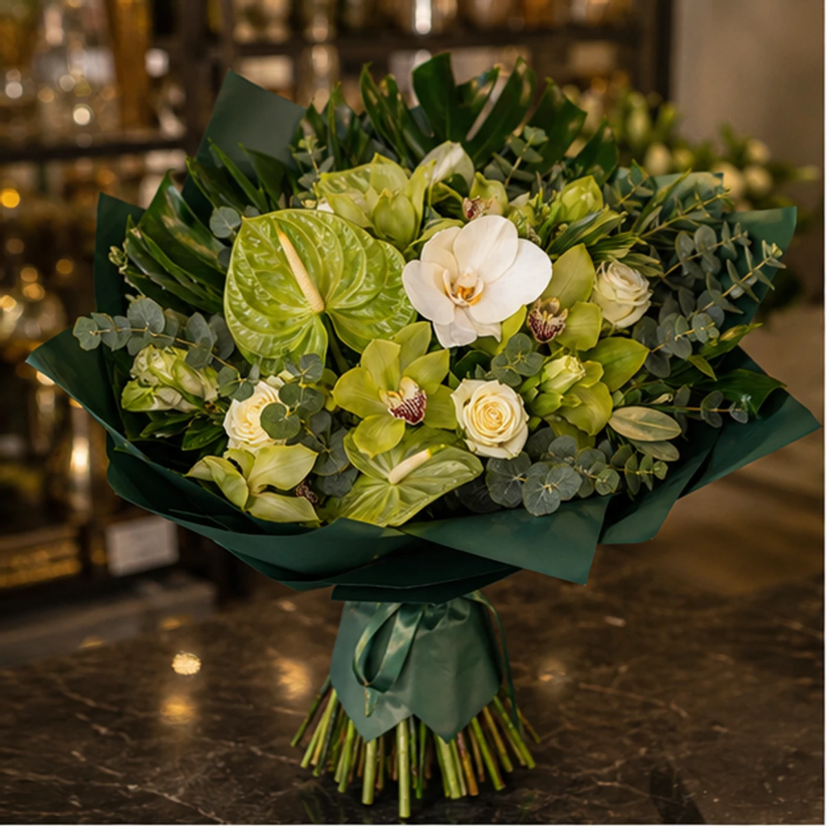 Buchet Flori de Lux Emerald Statement cu Anthurium și Orhidee - imagine 1