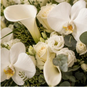 Coș Flori de Lux Signature Ivory cu Orhidee și Cale - imagine 2