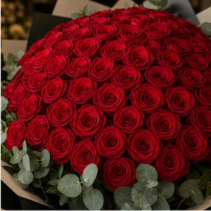 Buchet Flori de Lux Gala Red cu 75 Trandafiri și Eucalipt - imagine 2