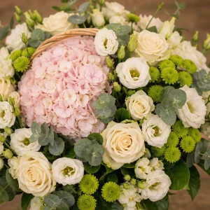Flori pentru aniversarea casatoriei cos romantic cu hortensie si lisianthus - poza 2