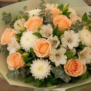 Flori zi de nastere femei buchet cald piersica si crem - poza 2