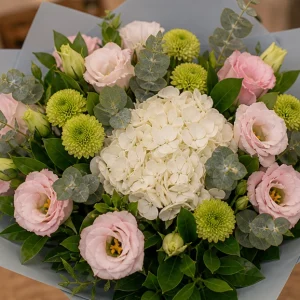 Flori zi de nastere femei buchet pastel cu hortensie alba - poza 2