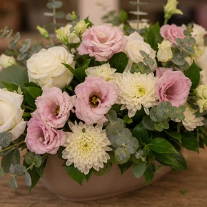 Livrare Aranjament Floral pentru Petreceri Private masa cu lisianthus - poza 2