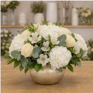 Livrare aranjamente florale de lux champagne cu hortensie alba - poza 1