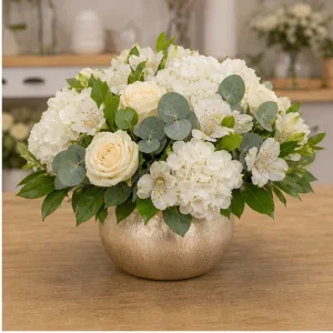 Livrare aranjamente florale de lux champagne cu hortensie alba - poza 3