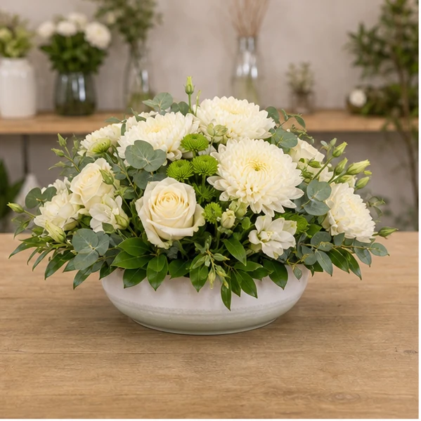 Livrare aranjamente florale de lux crem cu crizanteme si eucalipt - poza 4