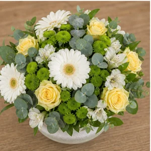 Livrare aranjamente florale de lux luminos cu gerbera alba - poza 2