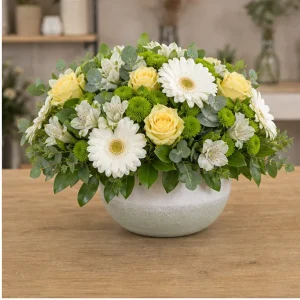 Livrare aranjamente florale de lux luminos cu gerbera alba - poza 3