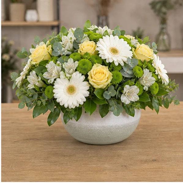 Livrare aranjamente florale de lux luminos cu gerbera alba - poza 3