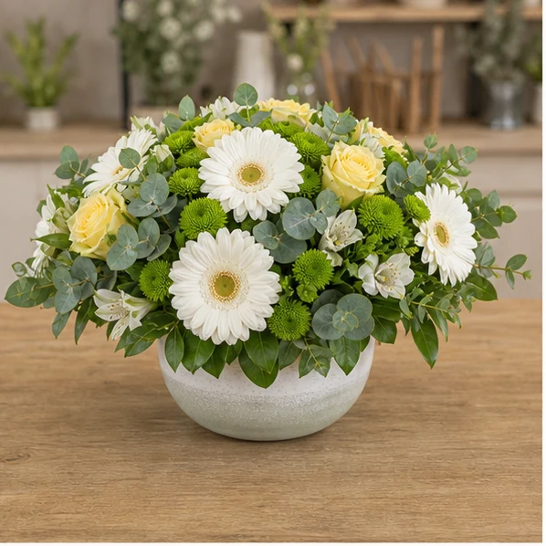 Livrare aranjamente florale de lux luminos cu gerbera alba - poza 4