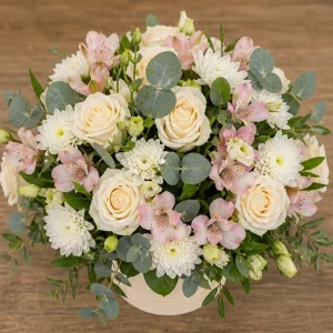 Livrare aranjamente florale de lux pastel cu trandafiri crem - poza 2