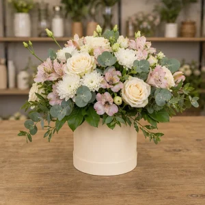 Livrare aranjamente florale de lux pastel cu trandafiri crem - poza 3