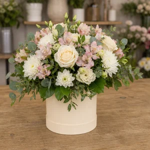 Livrare aranjamente florale de lux pastel cu trandafiri crem - poza 4