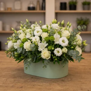 Livrare aranjamente florale de Paste alb verde cu lisianthus - poza 3