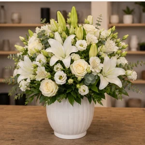 Livrare aranjamente florale de Paste de lux cu crini albi si lisianthus - poza 4