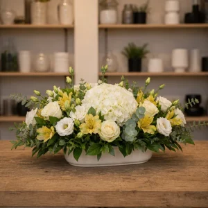 Livrare aranjamente florale de Paste pentru masa festiva cu hortensie alba - poza 3