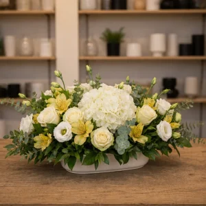Livrare aranjamente florale de Paste pentru masa festiva cu hortensie alba - poza 4