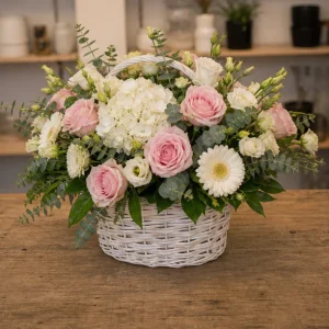 Livrare aranjamente florale de Paste premium in cos cu hortensie si trandafiri - poza 4