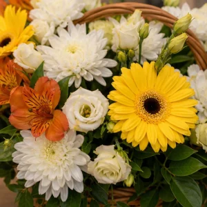 Livrare aranjamente florale de Paste vesel cu crizanteme si gerbera - poza 2