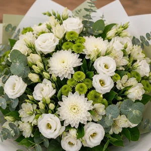 Livrare buchete de flori pentru nou-nascuti alb verde cu eucalipt - poza 2