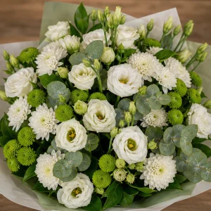 Livrare Buchete pentru Absolventi buchet alb verde cu lisianthus - poza 2