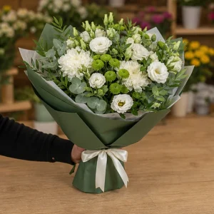 Livrare Buchete pentru Zile de Nastere buchet alb verde proaspat - poza 3