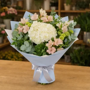 Livrare Buchete pentru Zile de Nastere buchet pastel cu hortensie alba - poza 1
