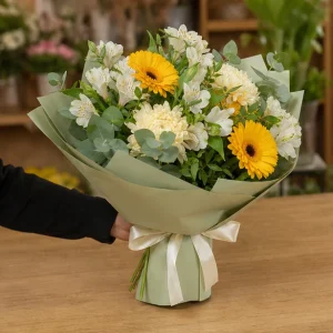 Livrare Buchete pentru Zile de Nastere buchet vesel cu gerbera si alstroemeria - poza 3