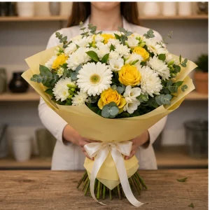 Livrare colectii de flori de primavara buchet alb galben luminos - poza 3