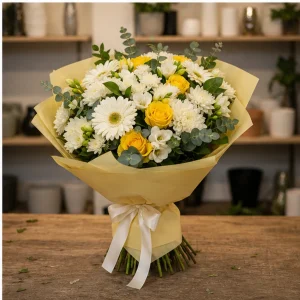 Livrare colectii de flori de primavara buchet alb galben luminos - poza 4