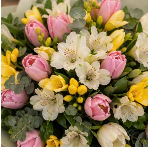 Livrare colectii de flori de primavara buchet pastel cu lalele - poza 2