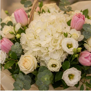 Livrare colectii de flori de primavara cos pastel cu hortensie - poza 2